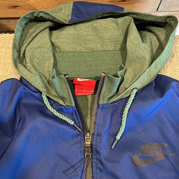 Nike jacket - Picture 3 of 4